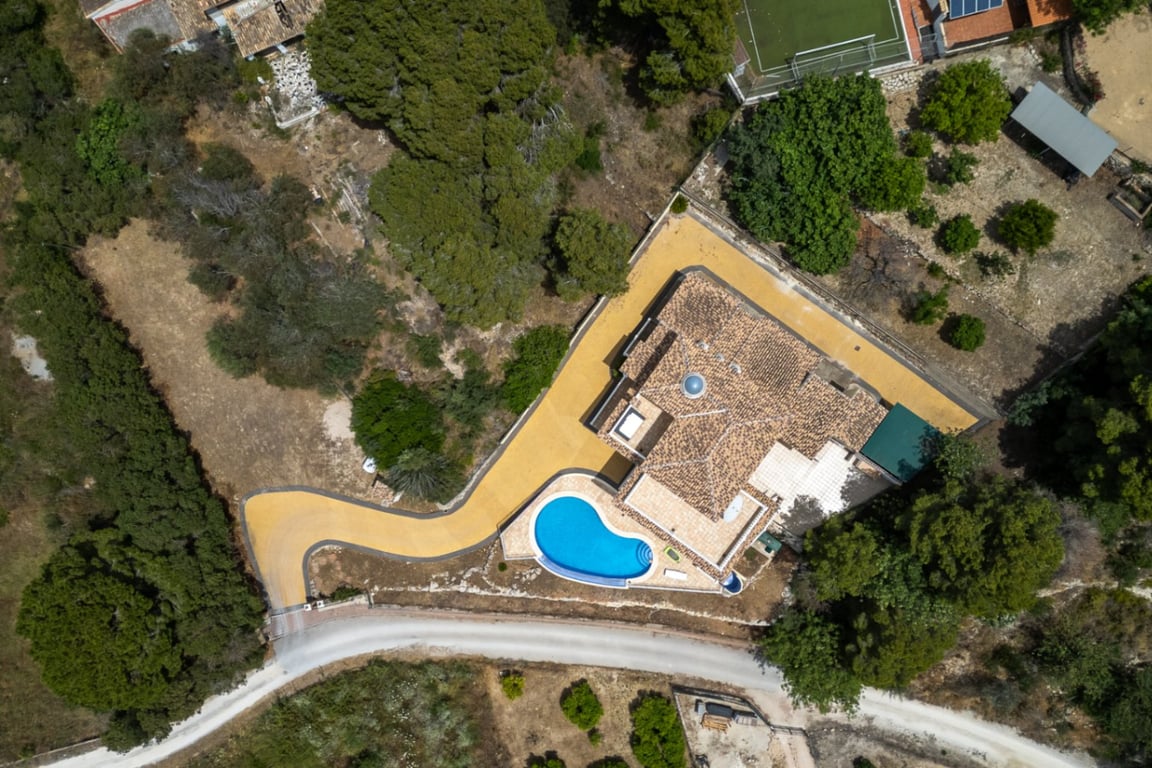 Villa con vistas abiertas en zona tranquila próxima al centro del pueblo de Jávea - 56