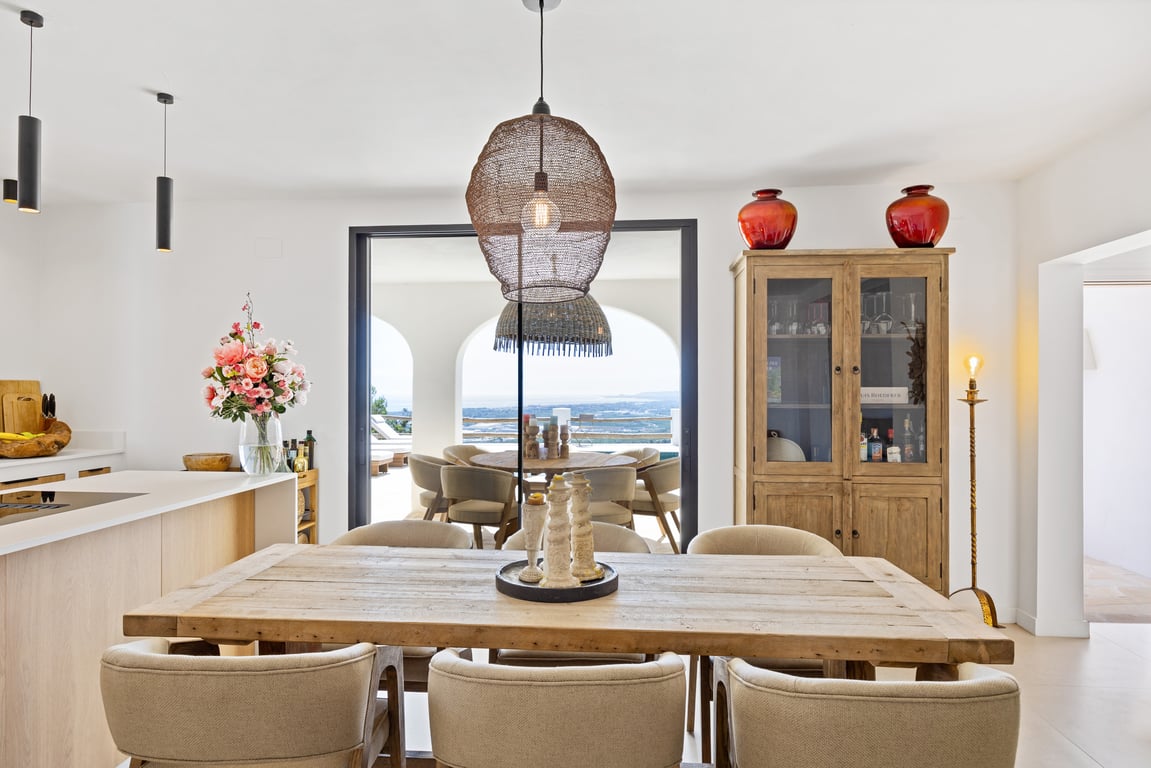 4-bed Villa in Oliva photo 12
