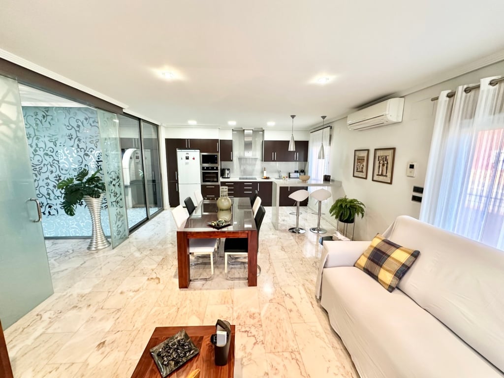 Espai, Llum i Disseny en una Casa Única a Pego - 4