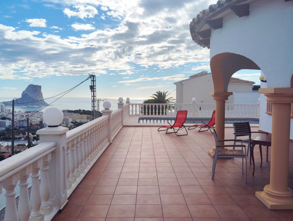 Villa en venda amb 4 dormitoris i una piscina a Calp, amb vistes al mar. - 3