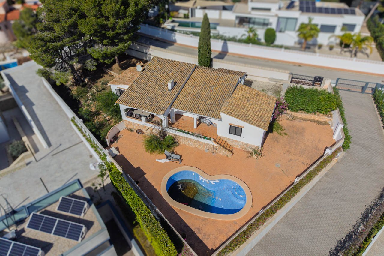 Villa Qila — 3 dormitorios, 4 baños con vistas al mar