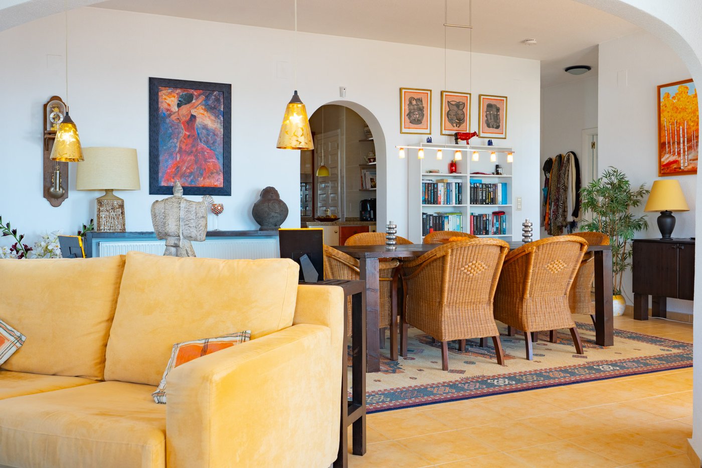 Traditional Villa with Guest Apartment and Panoramic Sea Views in Cumbre del Sol