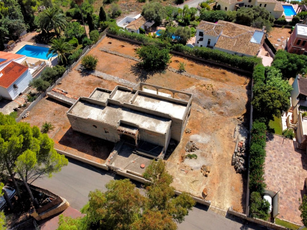 Propiedad con gran parcela, con una construcción para finalizar, en una demandada zona de Jávea - 4