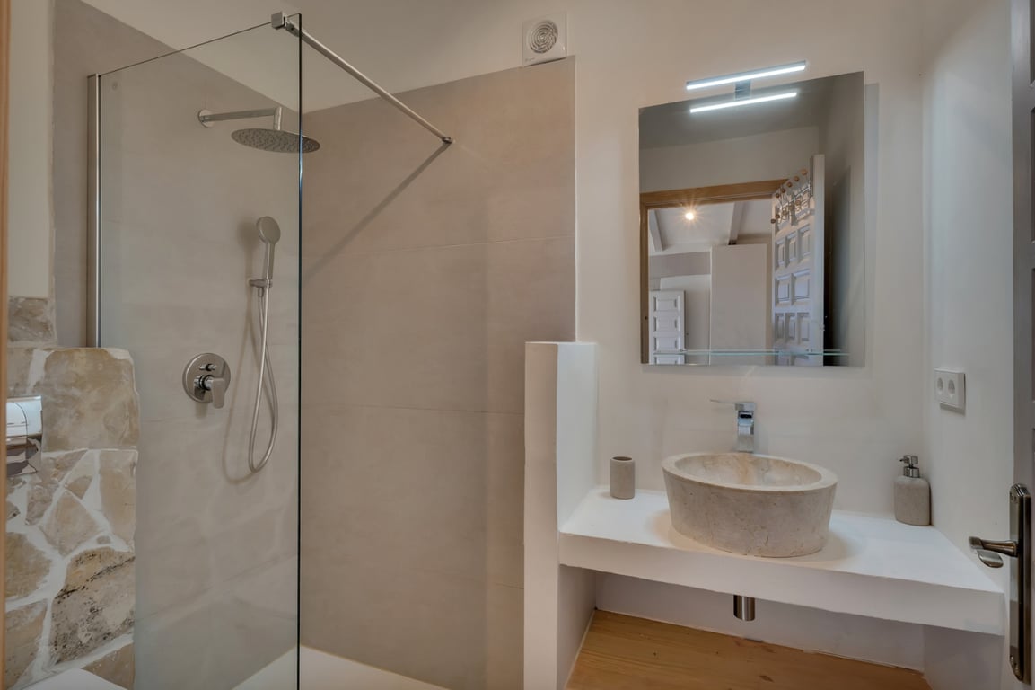 Exclusiva finca completamente reformada con gran parcela de 11.367 m2 - 40