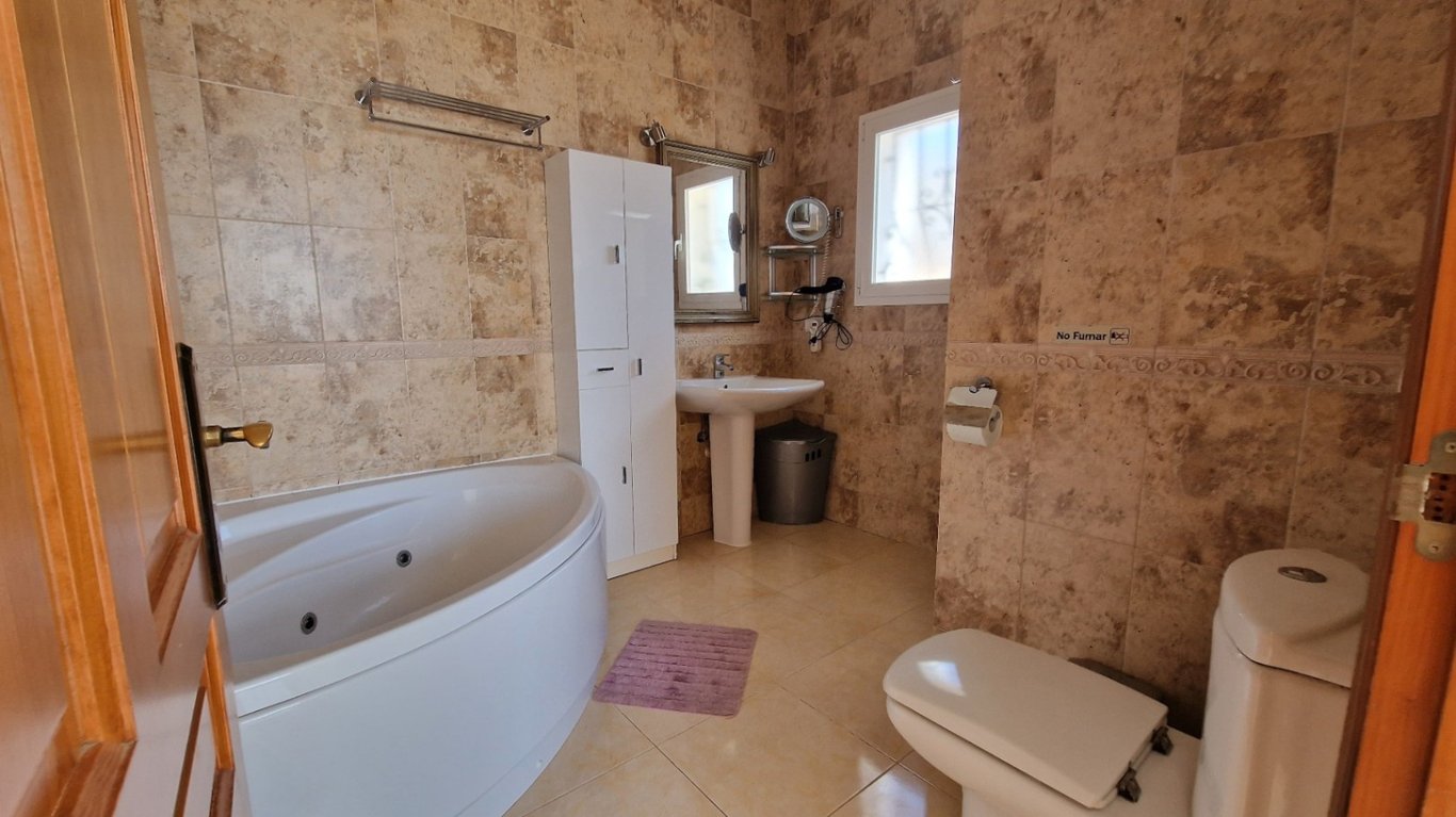 La Cima del Lujo Mediterráneo: Villa Energizada por Solar con Vistas al Mar Inigualables en Cumbre del Sol - 26