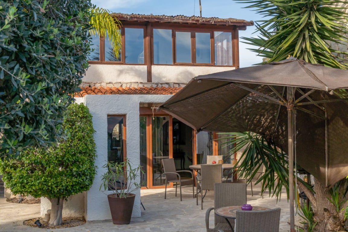 Villa con apartamento de invitados, totalmente renovada y cerca del casco antiguo de Jávea - 31