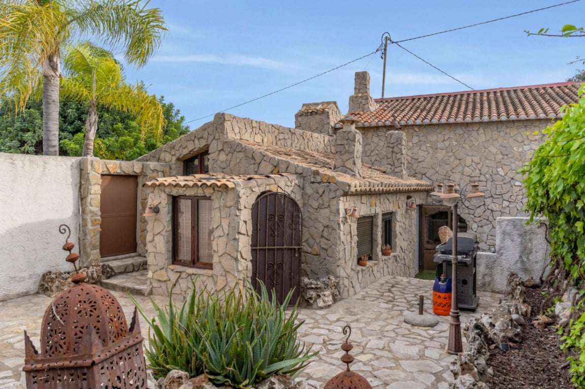 Villa con apartamento de invitados, totalmente renovada y cerca del casco antiguo de Jávea - 3