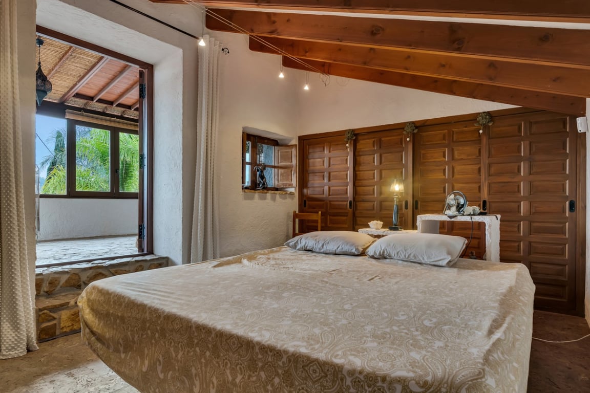 Villa con apartamento de invitados, totalmente renovada y cerca del casco antiguo de Jávea - 24