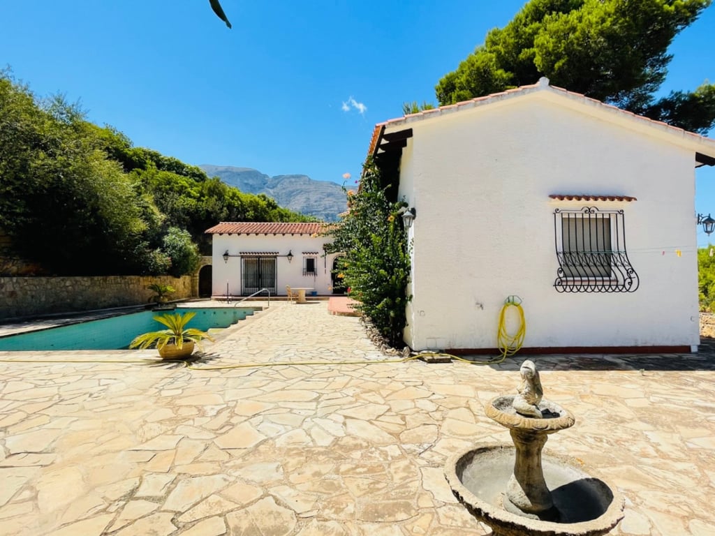 Chalet con piscina y vistas panorámicas en Dénia- Las Rotas - 17