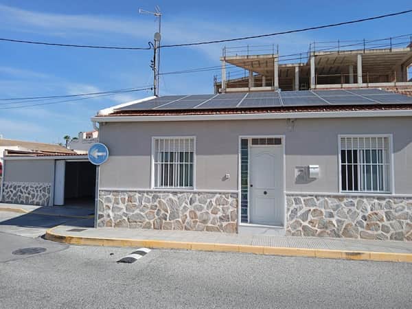 Woning met 4 slaapkamers in Los Montesinos
