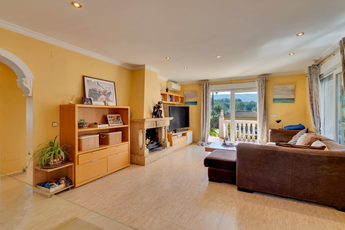 Villa en una excepcional zona tranquila, con vistas abiertas y gran potencial - 14