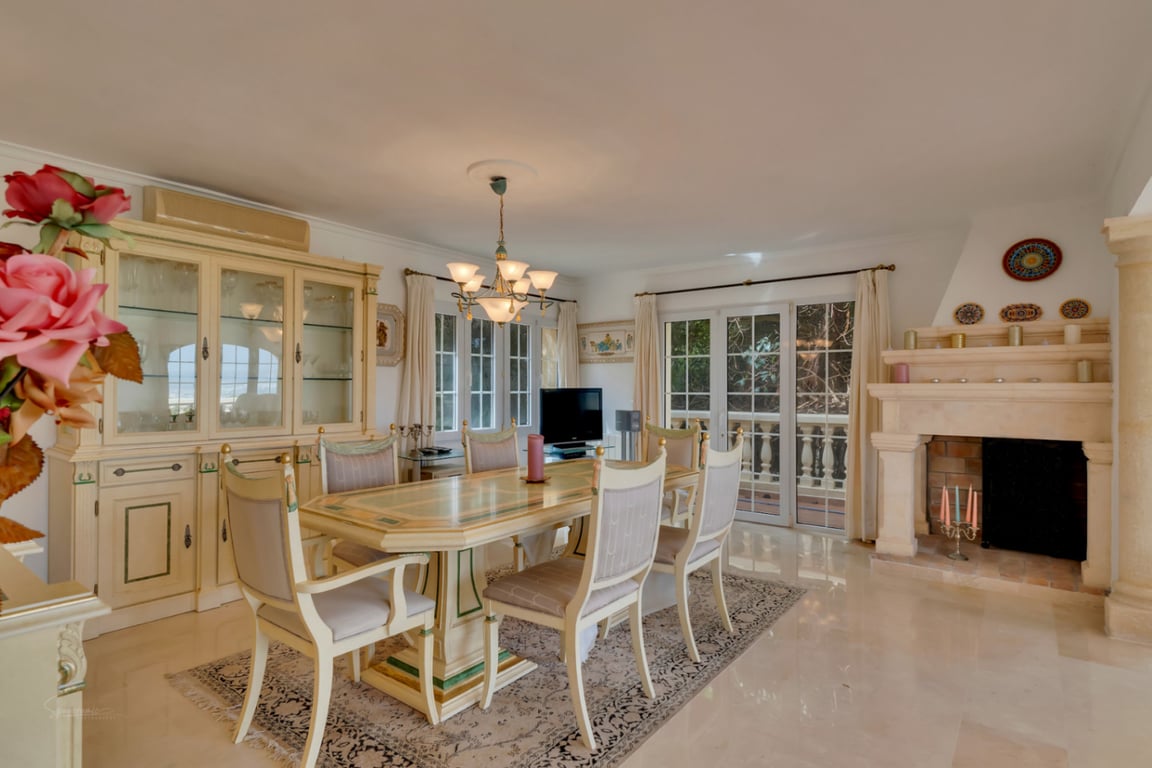 VILLA UBICADA EN UNA TRANQUILA ZONA CON INCREIBLES VISTAS PANORAMICAS - 4