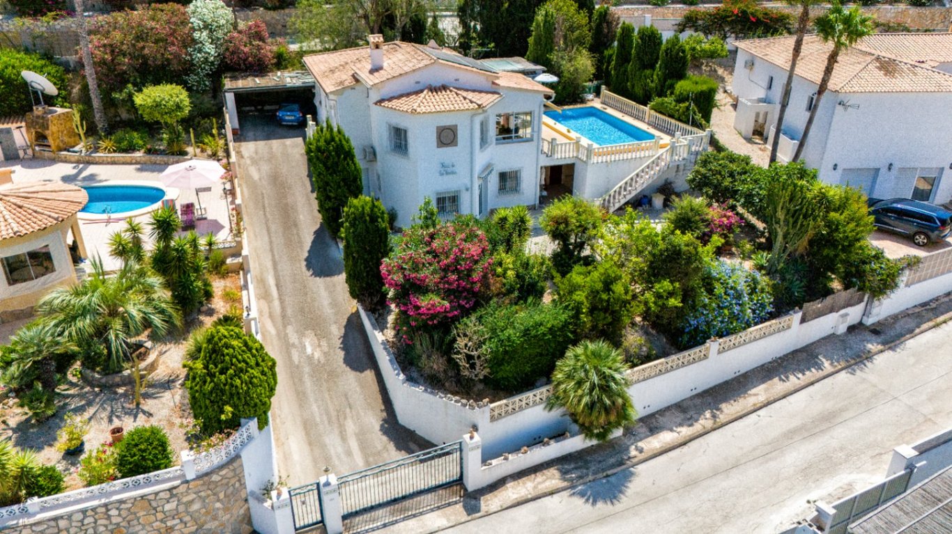 Villa tranquila con vistas a la montaña en venta en Calpe - 44
