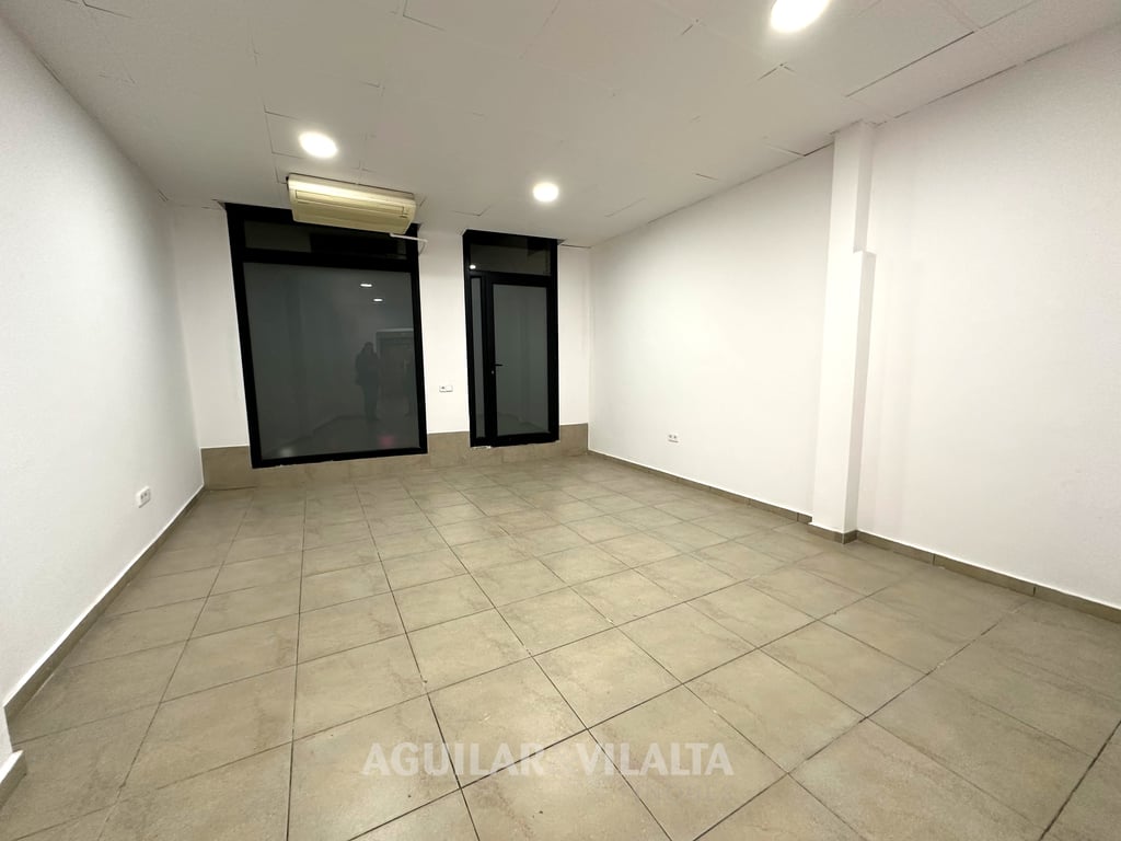 Commercial premises on Calle Corró - 16