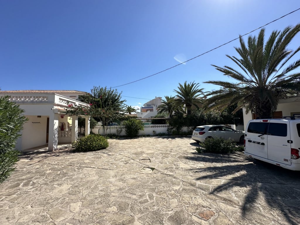 Xalet amb 2 vivendes en 1a línia de platja a Denia - 35