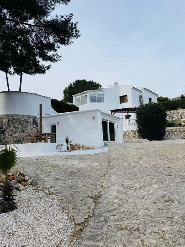 Ruime familievilla met veelzijdige indeling in Pinosol, Jávea.