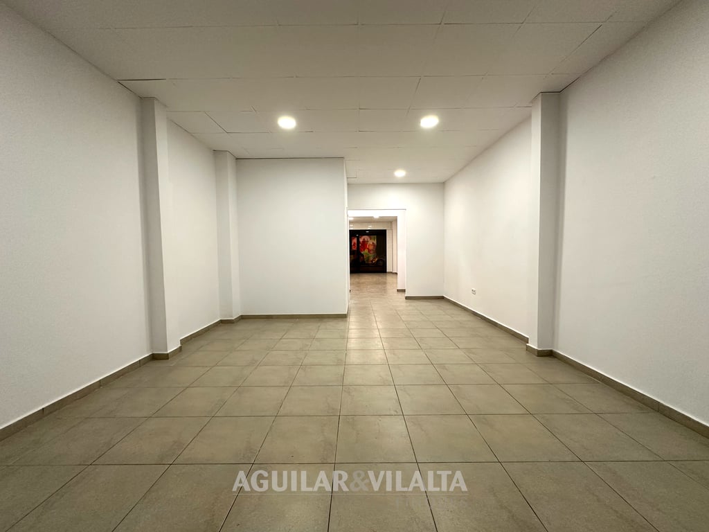 Commercial premises on Calle Corró - 13
