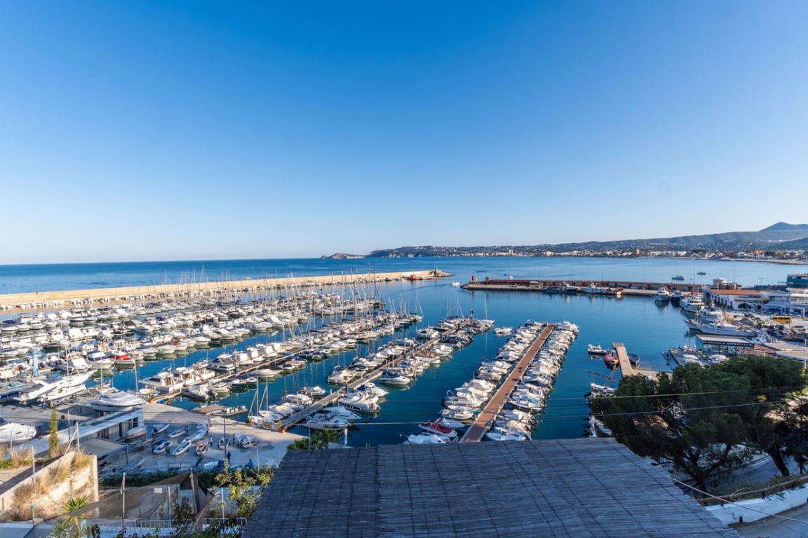 VILLA EN PRIMERA LINEA DEL MAR EN EL PUERTO DE JAVEA - 27