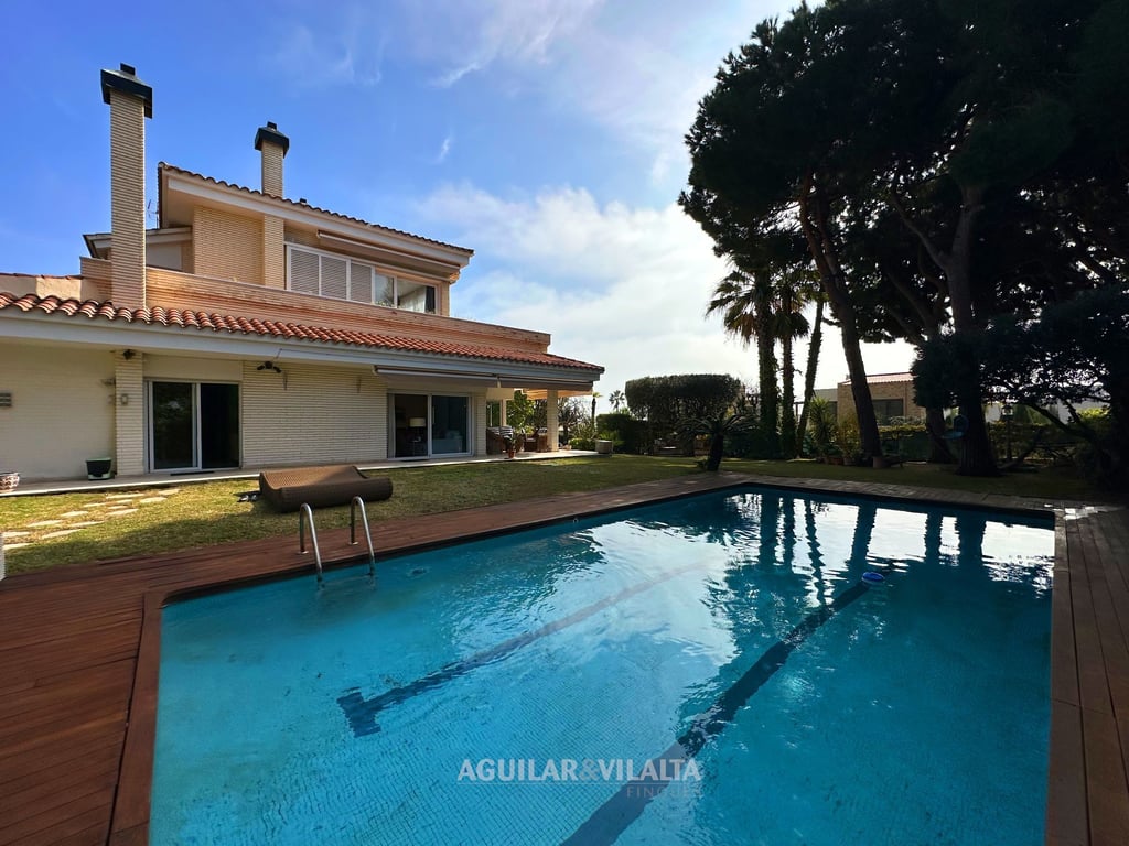 Exclusive villa in Can Teixidó with sea views - 2