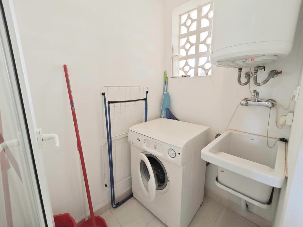 Apartamento 2 dormitorios con piscina al lado del mar, zona Las Brisas - 19