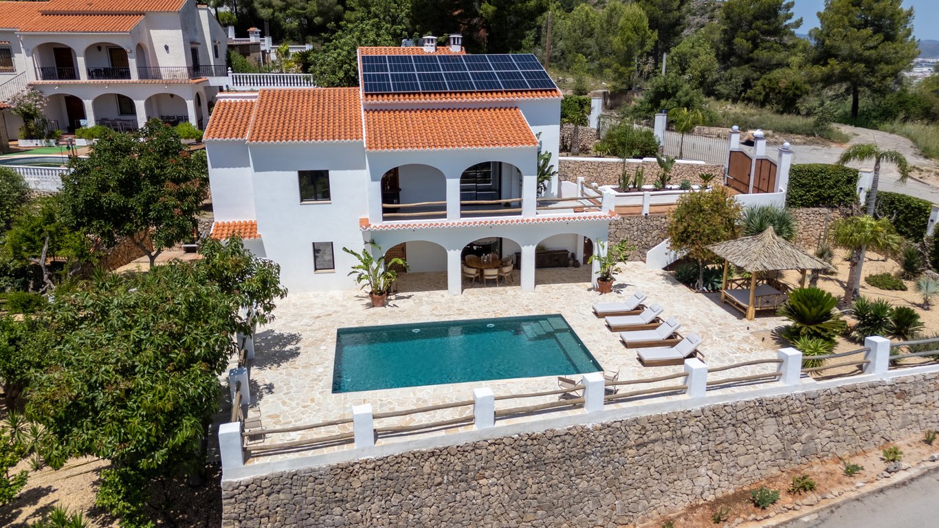 4-bed Villa in Oliva