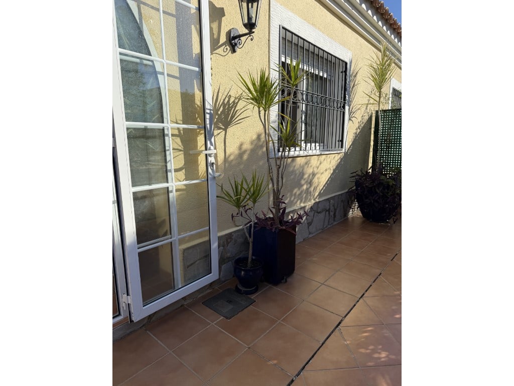 3-bedroom house with garden and pool in El Verger — living room