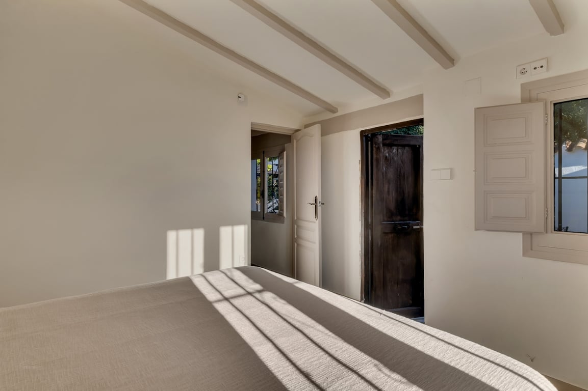 Exclusiva finca completamente reformada con gran parcela de 11.367 m2 - 42