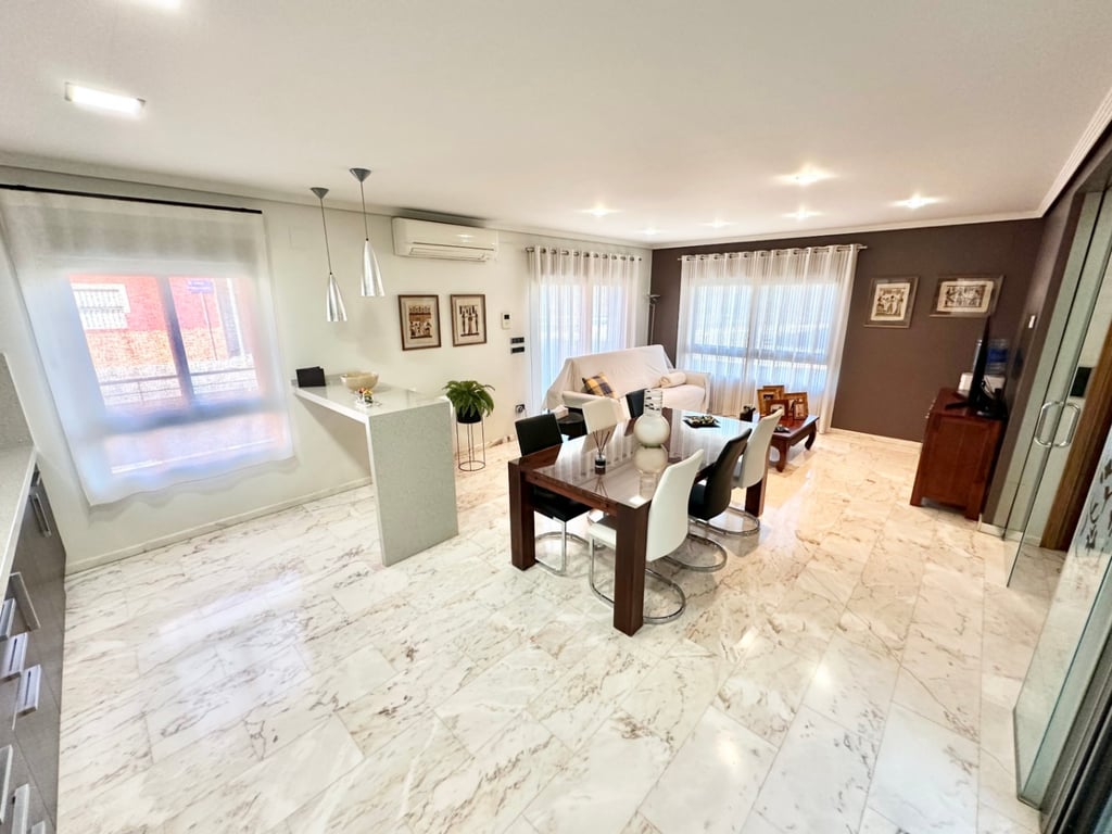 Espai, Llum i Disseny en una Casa Única a Pego - 5