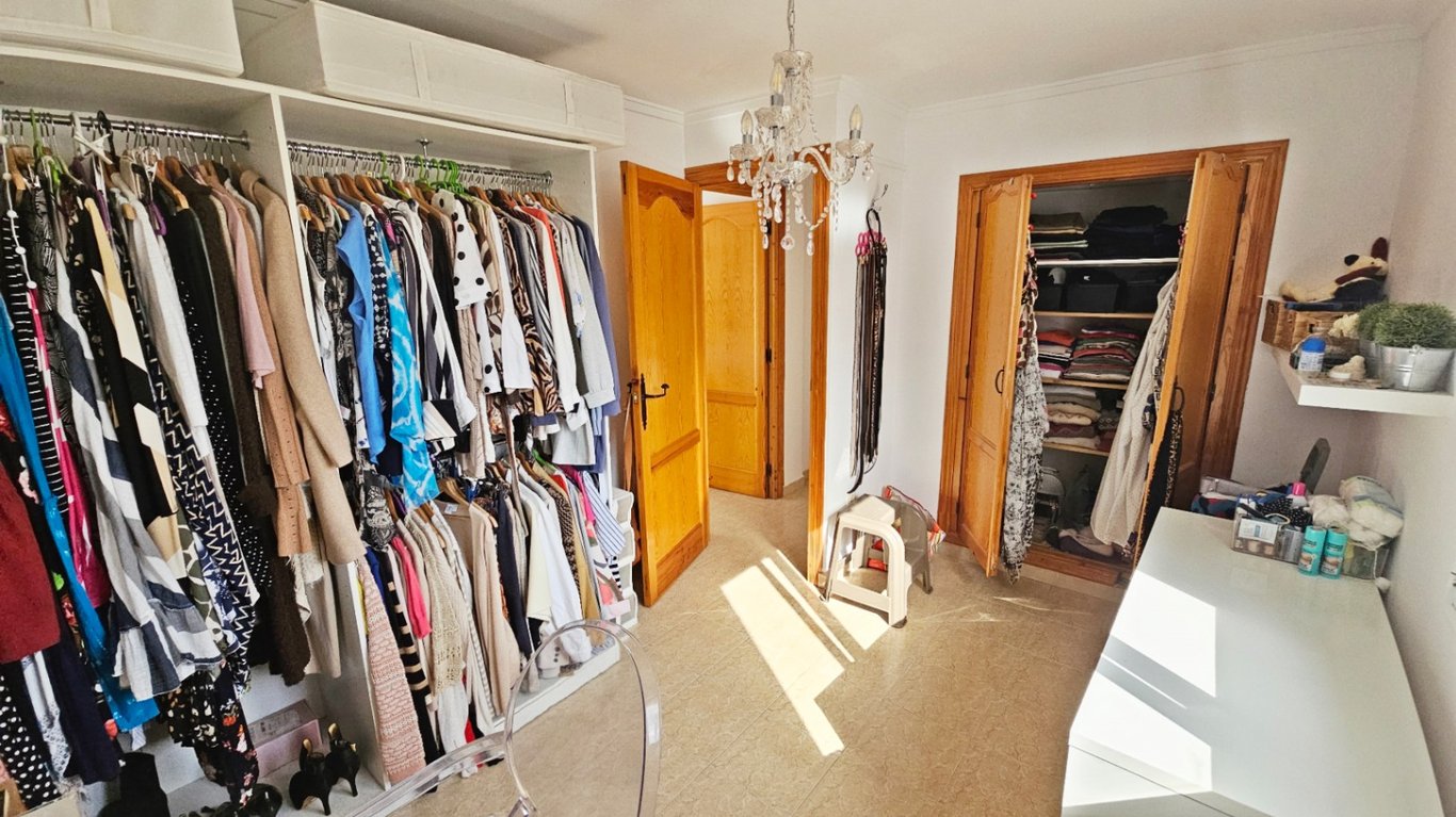 Casa de poble a Pego amb un gran pati - 19