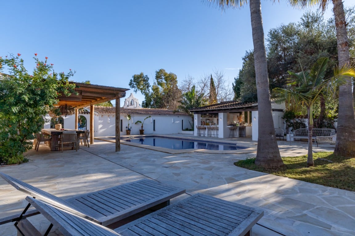 Exclusiva finca completamente reformada con gran parcela de 11.367 m2 - 28