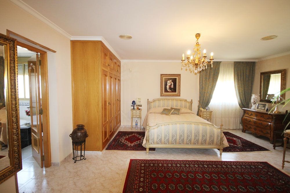 Property #RH20777 - 10