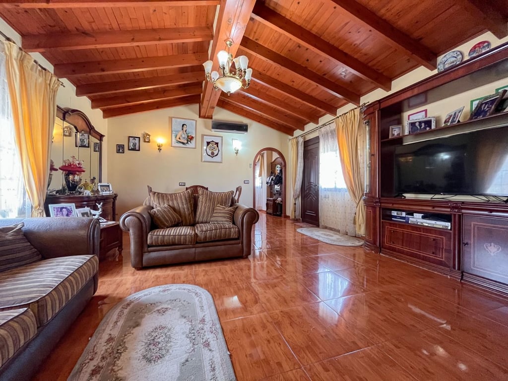 Casa a la venta en Dénia con licencia activa de restaurante en Las Marinas, a 500 m del mar, km - 4