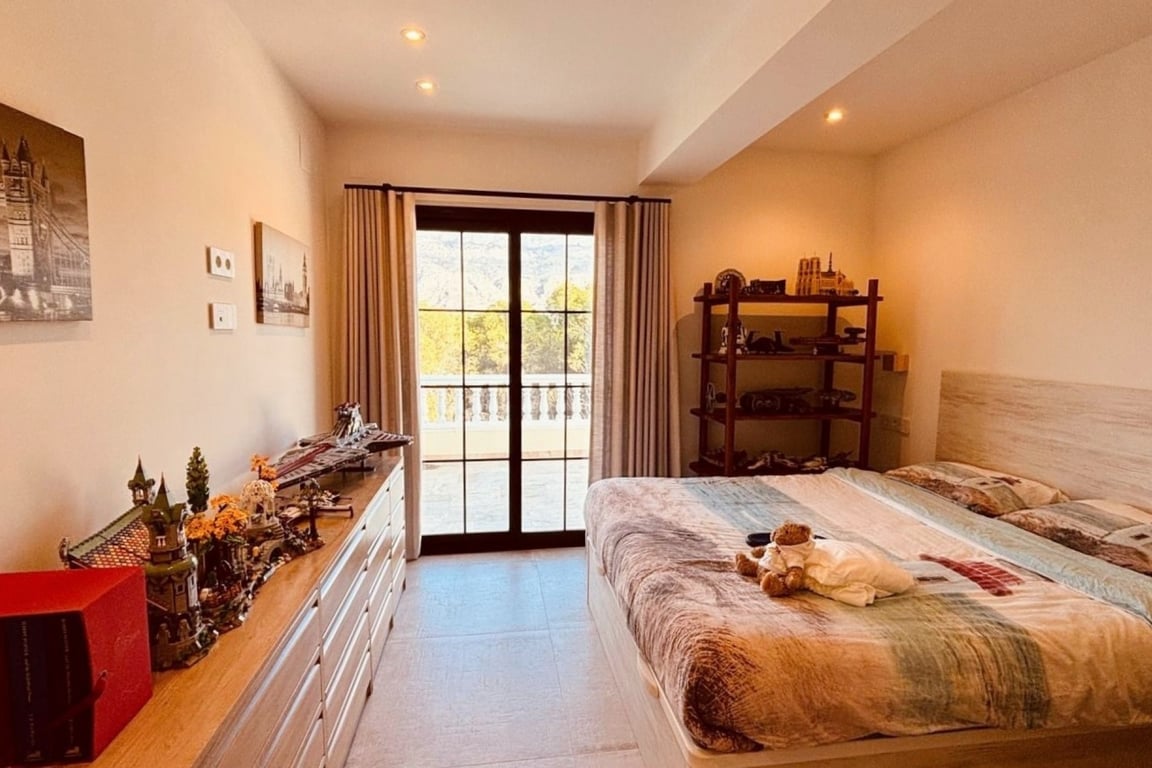 5-bed Villa in Altea photo 14
