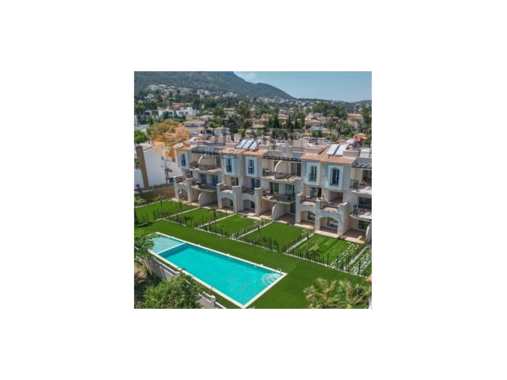 Nachhaltige Wohnungen und Villen in Denia mit Pools strandnah — living room