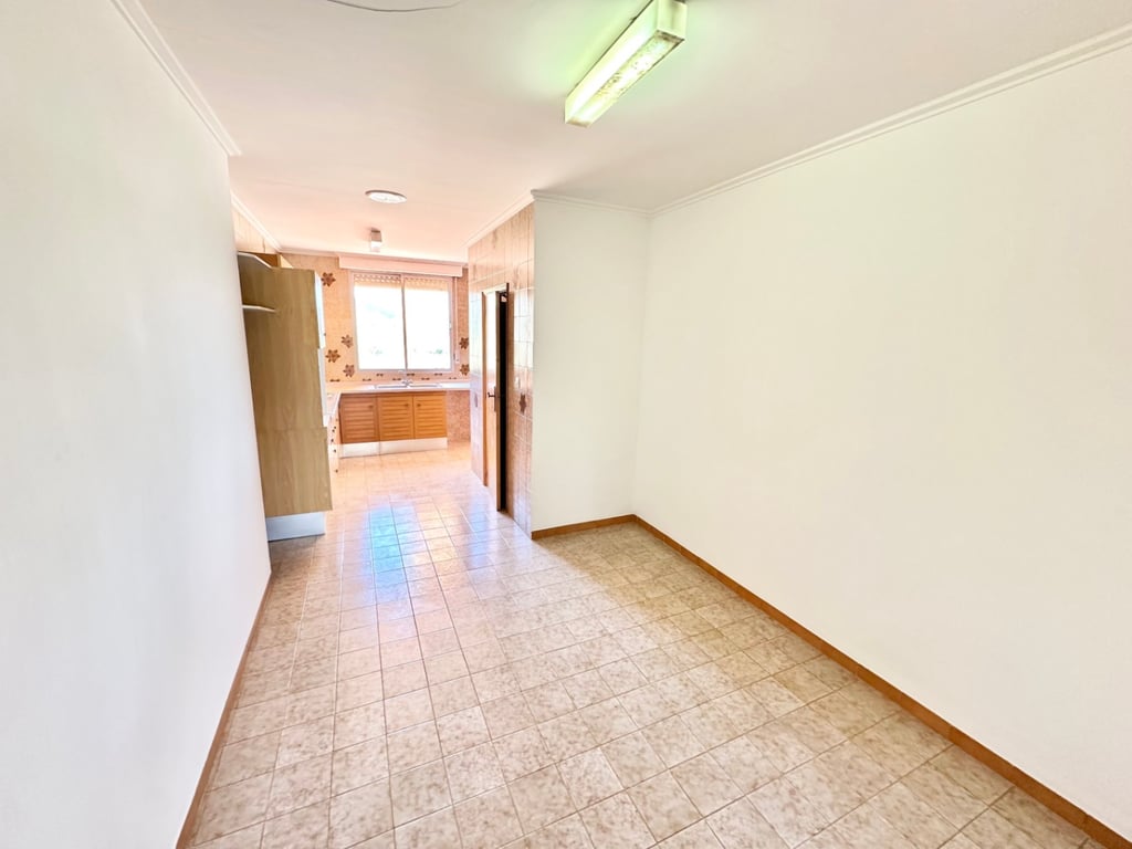 Oportunitat: Edifici amb Jardí de 180 m² i Terrassa amb Vistes al Mar - 11