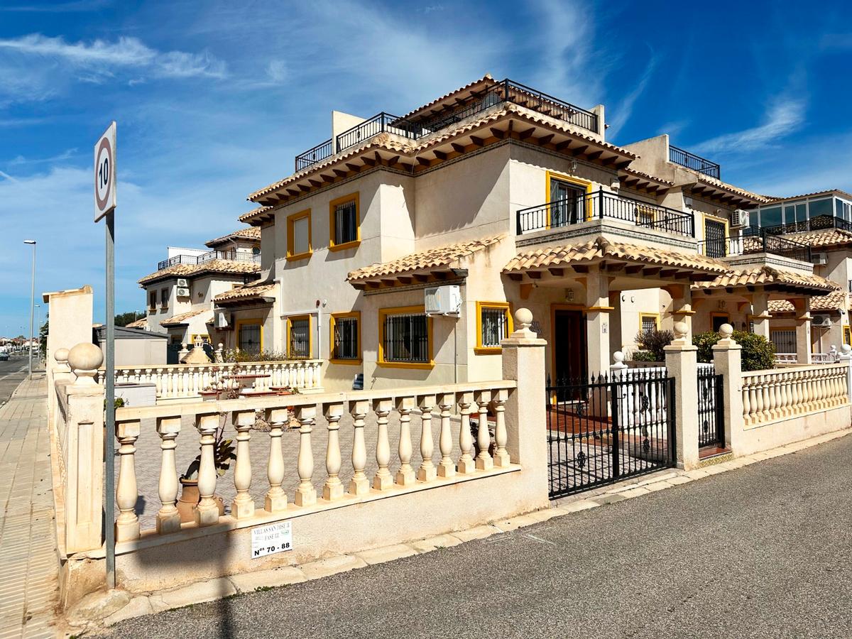 Rijwoning met 2 slaapkamers in Orihuela Costa