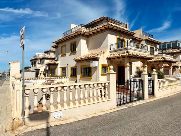 Rijwoning met 2 slaapkamers in Orihuela Costa
