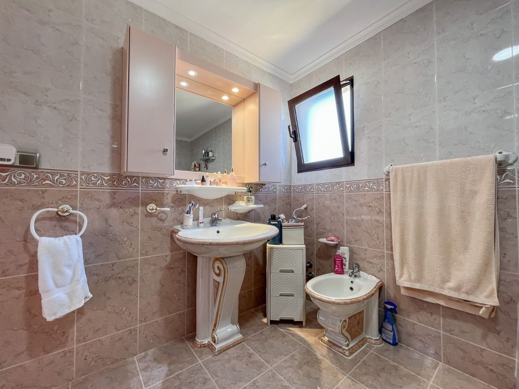 Casa a la venta en Dénia con licencia activa de restaurante en Las Marinas, a 500 m del mar, km - 22