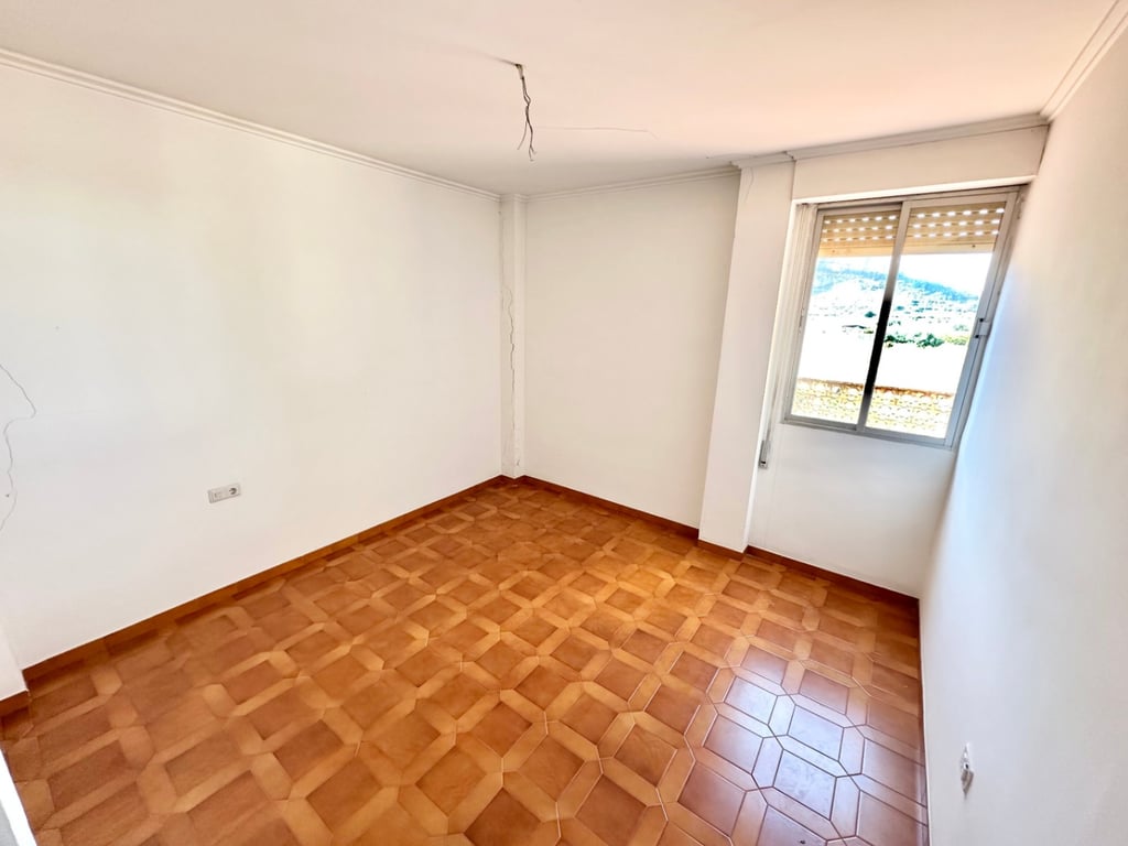 Oportunitat: Edifici amb Jardí de 180 m² i Terrassa amb Vistes al Mar - 9