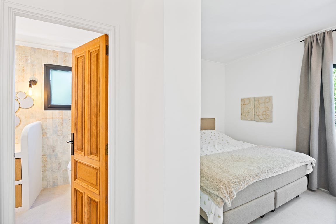 4-bed Villa in Oliva photo 22