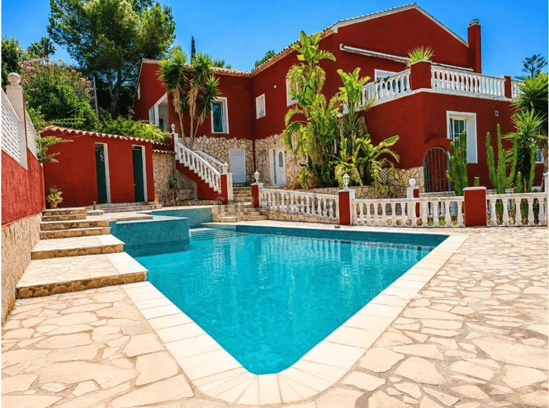 Ruime villa met twee zelfstandige woningen in Calpe