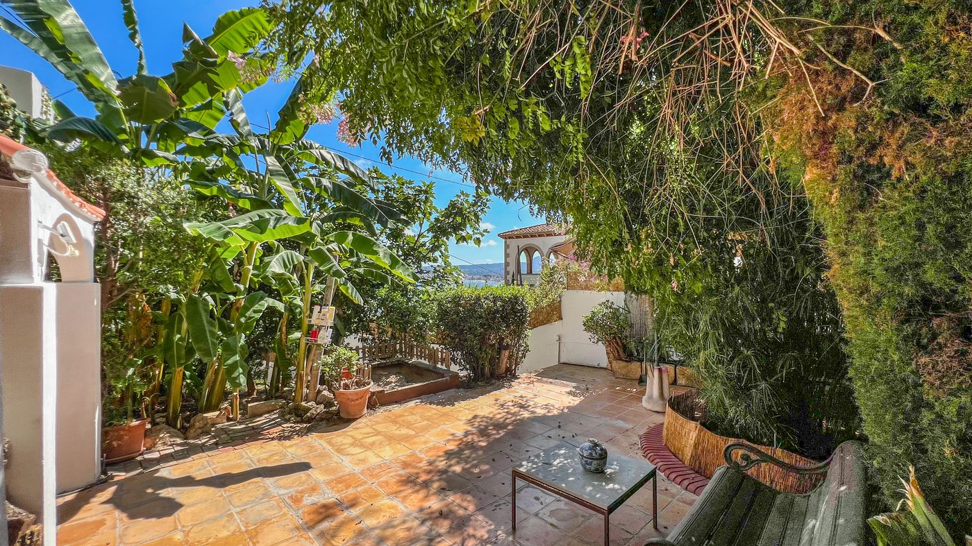 Villa Vallane — Frontline Port Villa in Jávea