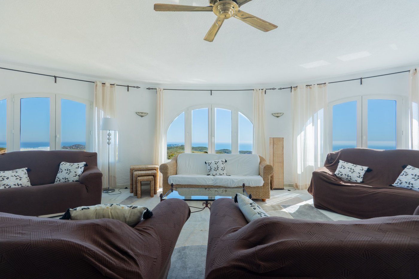 Villa tradicional con vistas panorámicas al mar en Cumbre del Sol