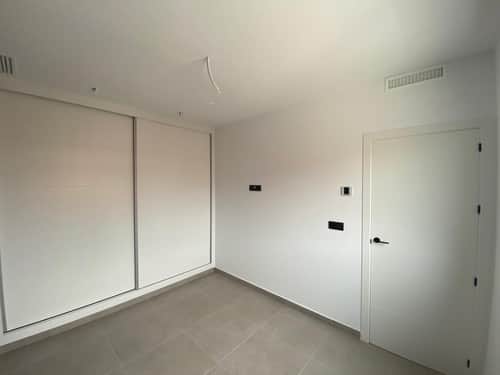 Nieuwbouwvilla met privézwembad op 700 meter van het strand in Los Alcázares — foto 8