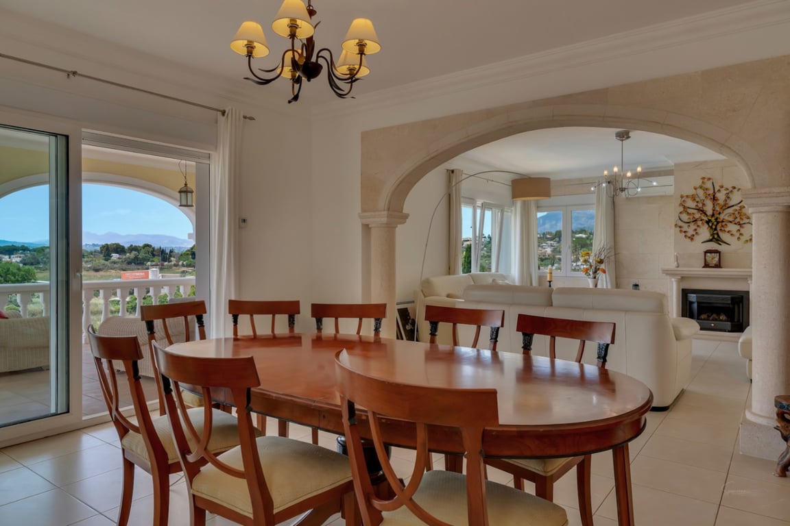 Villa con vistas abiertas en zona tranquila próxima al centro del pueblo de Jávea - 14