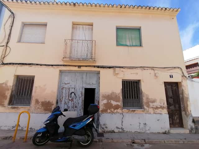 Village house to reform in Denia