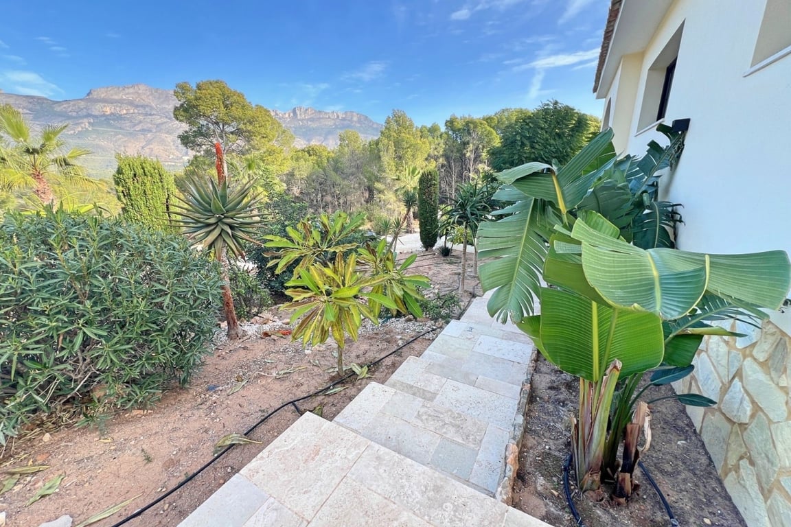 5-bed Villa in Altea photo 24