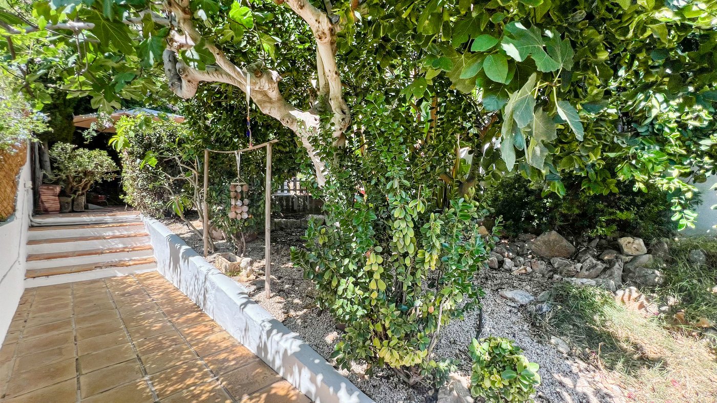 Villa Vallane — Frontline Port Villa in Jávea