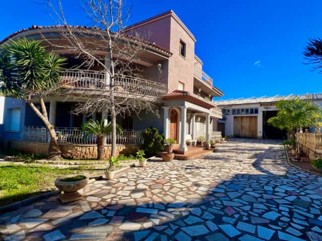 CHALET WITH POOL, PARKING, AND INDUSTRIAL WAREHOUSE FOR SALE