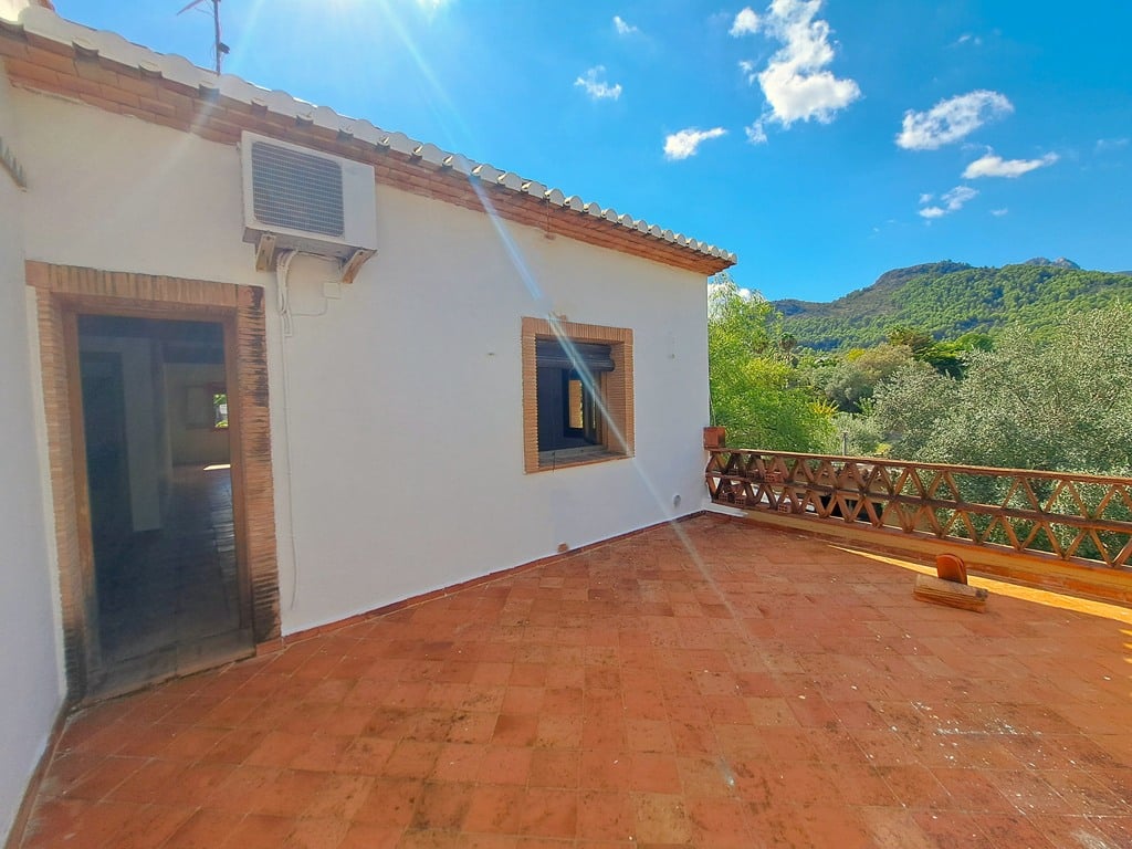 Villa familiar con piscina en venta en Orba - 42
